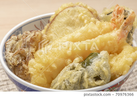 Tendon (shrimp, pumpkin, eggplant, peppers, maitake mushroom, lotus root, sweet potato) 70976366