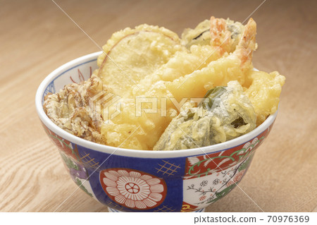 Tendon (shrimp, pumpkin, eggplant, peppers, maitake mushroom, lotus root, sweet potato) 70976369