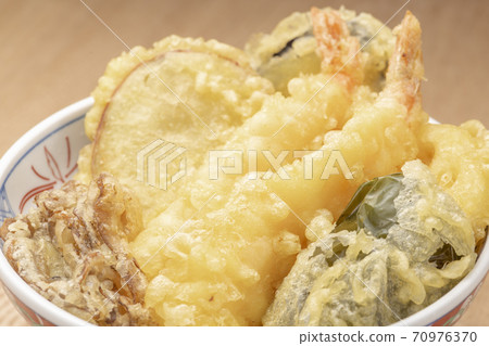 Tendon (shrimp, pumpkin, eggplant, peppers, maitake mushroom, lotus root, sweet potato) 70976370
