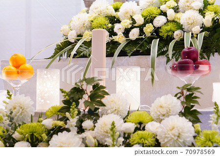 Natural flower altar with white dahlia 70978569