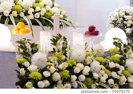 Natural flower altar with white dahlia Natural flower altar with white dahlia 70978570