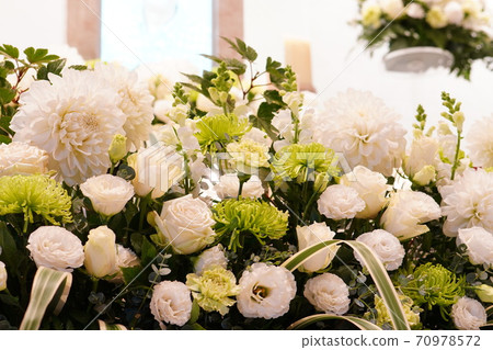 Natural flower altar with white dahlia Natural flower altar with white dahlia 70978572