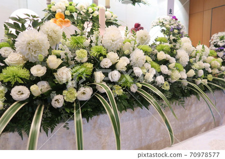Natural flower altar with white dahlia 70978577