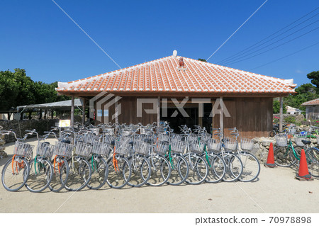 竹富島出租自行車商店的外觀 70978898