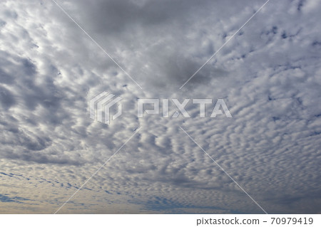 The sky in the clouds 70979419