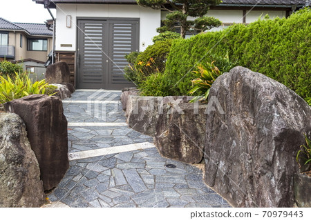 Housing parts entrance approach 70979443