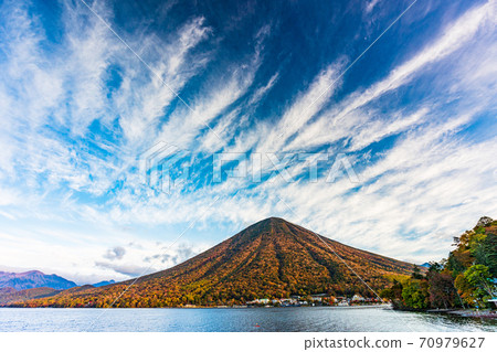 (To木縣)音子山,秋天從中禪寺湖的岸邊看 (To木縣)音子山,秋天從中禪寺湖的岸邊看 70979627
