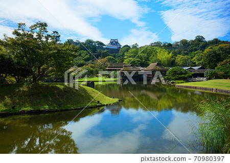 Scenery that shines in Hikone Castle and Genkyuen Pond Scenery that shines in Hikone Castle and Genkyuen Pond 70980397