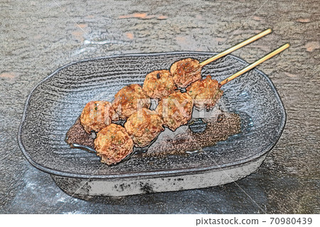 普通和簡單的烤鳥“ Tsukune”彩色鉛筆素描風格 普通和簡單的烤鳥“ Tsukune”彩色鉛筆素描風格 70980439