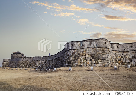 Suwon Hwaseong 70985150