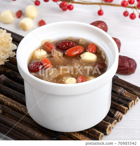 白木耳 銀耳 蓮子 紅棗 枸杞 湯 甜湯 snow fungus soup トレメラスープ 70985542