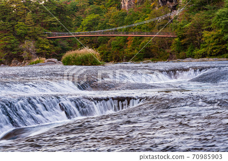 (Gunma Prefecture) Fukiware Falls, where the autumn leaves have begun 70985903