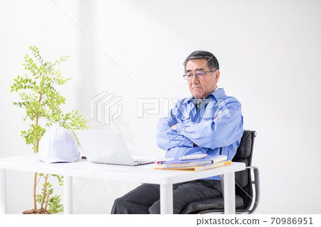 Businessman work clothes senior man Businessman work clothes senior man 70986951