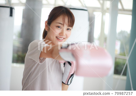 Woman hitting a mitt 70987257