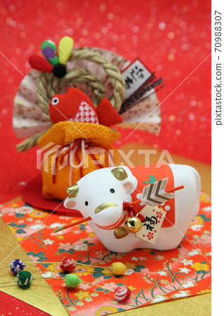 New Year's card material, red background, Hamaya, 1 head, greeting spring, vertical 70988307