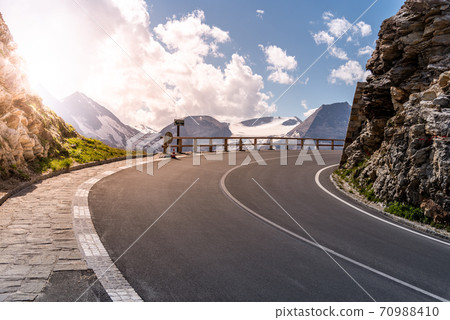 Grossglockner High Alpine Road, German: Grossglockner-Hochalpenstrasse. High mountain pass road in Austrian Alps, Austria Grossglockner High Alpine Road, German: Grossglockner-Hochalpenstrasse. High mountain pass road in Austrian Alps, Austria 70988410