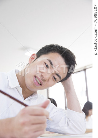 Struggling students 70989107