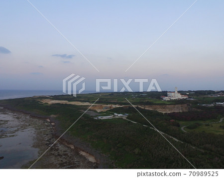 在無人駕駛飛機沖繩空中攝影的早晨(沖繩縣絲滿市和平創造森林公園/氮山城附近) 在無人駕駛飛機沖繩空中攝影的早晨(沖繩縣絲滿市和平創造森林公園/氮山城附近) 70989525