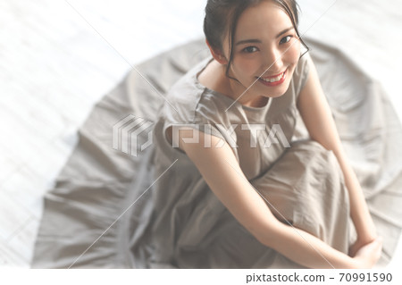 Female portrait 70991590