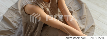 Female portrait 70991591