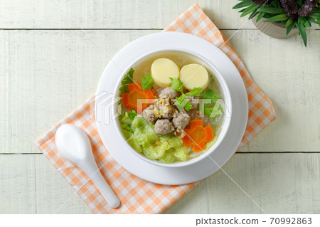 Clear glass noodle soup with Minced Pork,Vegetables and egg tofu (Gaeng Jued Woon Sen) 70992863