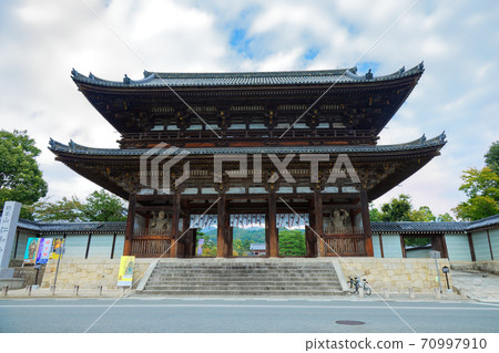 Ninna-ji temple gate 70997910