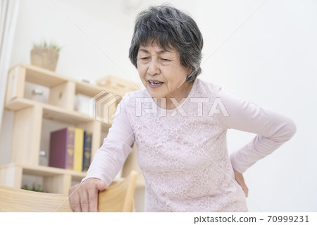 Senior woman with low back pain 70999231