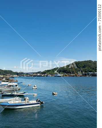 [Hiroshima Prefecture] Scenery of Onomichi Suido, overlooking the direction of Shinonomichi Ohashi on the Shimanami Kaido 71000112