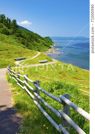 Shiroyone Senmaida on the Noto Peninsula at Shiroyonemachi, Wajima City, Ishikawa Prefecture 71000990