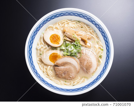 Tonkotsu ramen 71001070