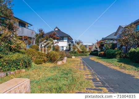 保護綠色環境的東京都區域Minamino No. 2 Green Area在居民區建造的綠色區域 保護綠色環境的東京都區域Minamino No. 2 Green Area在居民區建造的綠色區域 71004835