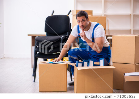 Young male professional mover doing home relocation Young male professional mover doing home relocation 71005652