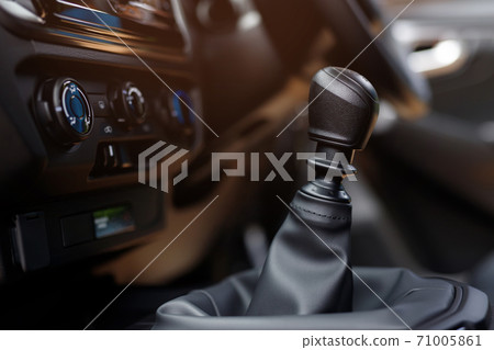 The driver holds the gear in the showroom. The driver holds the gear in the showroom. 71005861