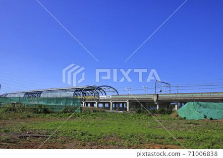 Sagami Railway Izumino Line, sunny Yumegaoka station square scenery 71006838
