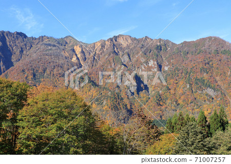 Mt. Torikabu seen from the village of autumn in Akiyama-go 71007257