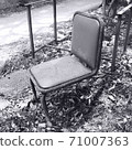 Abandoned chair 71007363