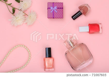 Gift box and women cosmetics on a pink background 71007603