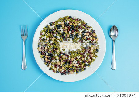 Organic mixed Beans; Green, Black, Red, White and Chick pea on plate Organic mixed Beans; Green, Black, Red, White and Chick pea on plate 71007974