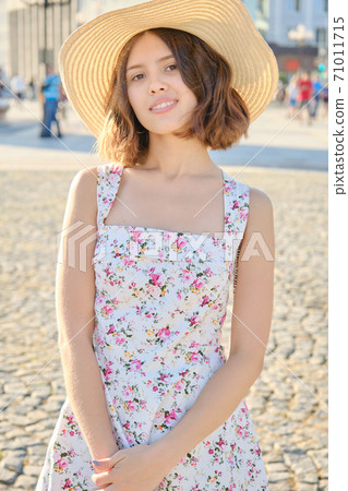 woman in city 71011715