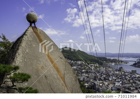 Senkoji Temple Tamanoiwa, Onomichi City, Hiroshima Prefecture 71011984