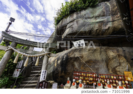 Senkoji Temple Mie Rock Onomichi City, Hiroshima Prefecture 71011996