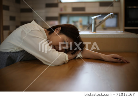 A woman tired of housework 71012167