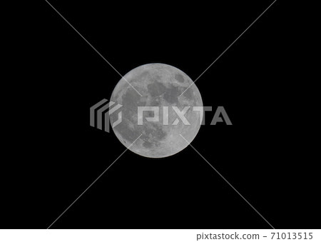 日本的橫濱城市景觀萬聖節的滿月。這是46年以來的第一次,萬聖節在10月31日將是滿月= 31日 日本的橫濱城市景觀萬聖節的滿月。這是46年以來的第一次,萬聖節在10月31日將是滿月= 31日 71013515