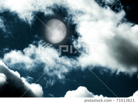 The moon in the night sky The moon in the night sky 71013621