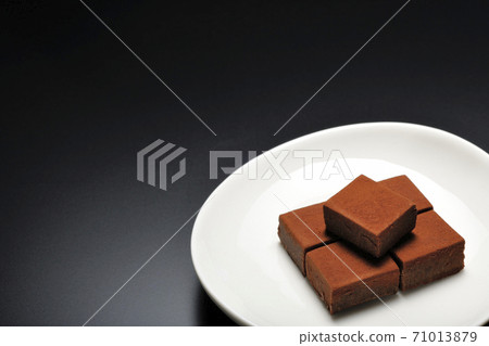 raw chocolate 71013879