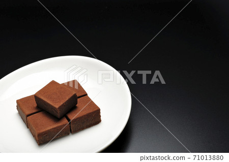 raw chocolate 71013880