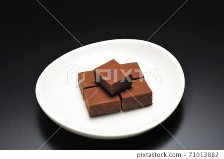 raw chocolate 71013882