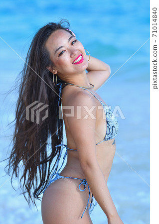 比基尼女孩 71014840