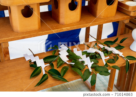 A ball skewer placed on the altar of the local town 71014863