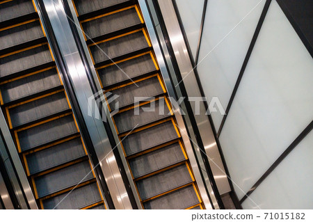 A photo of the escalator. Unmanned. 71015182